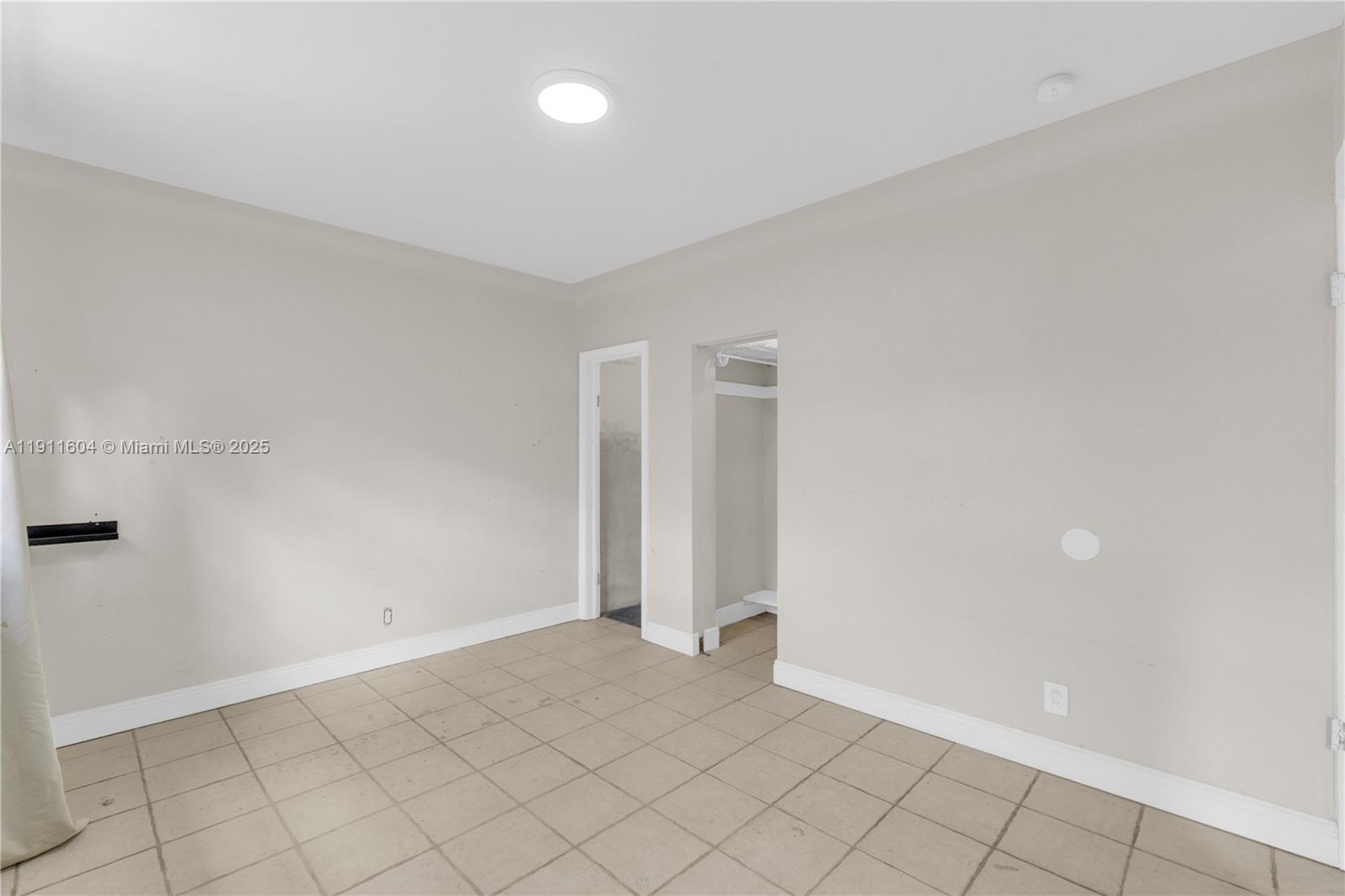 See details / 1210 sq. ft. $ 2025-11-10 0 Photo