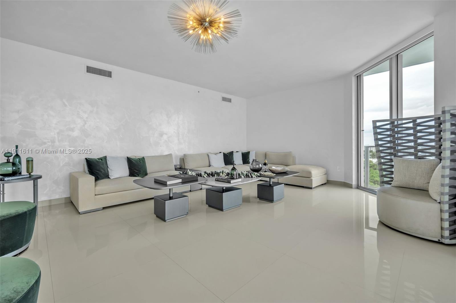 Photo of 17301 Biscayne Blvd #910, North Miami Beach, Florida, 33160 -