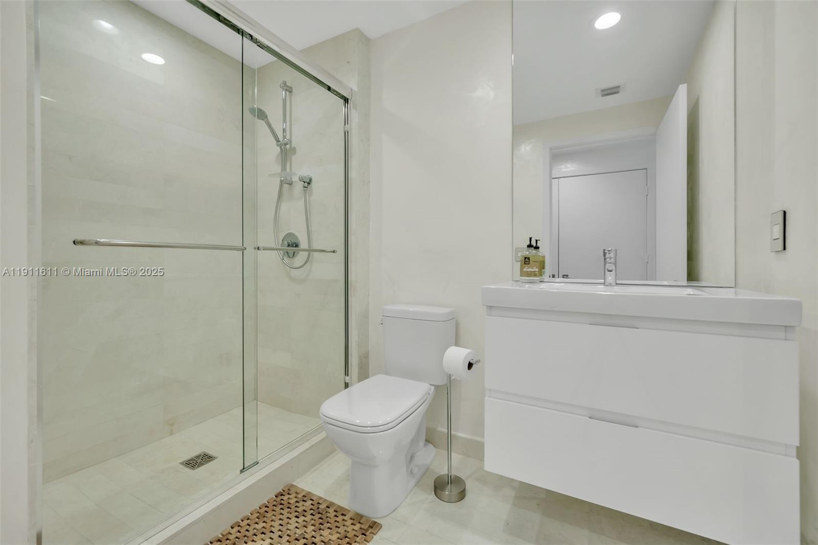 Photo of 17301 Biscayne Blvd #910, North Miami Beach, Florida, 33160 -