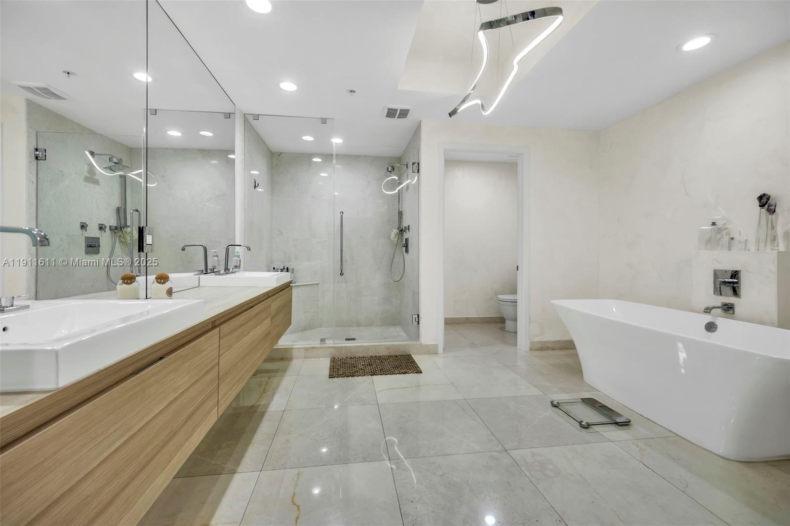 Photo of 17301 Biscayne Blvd #910, North Miami Beach, Florida, 33160 -