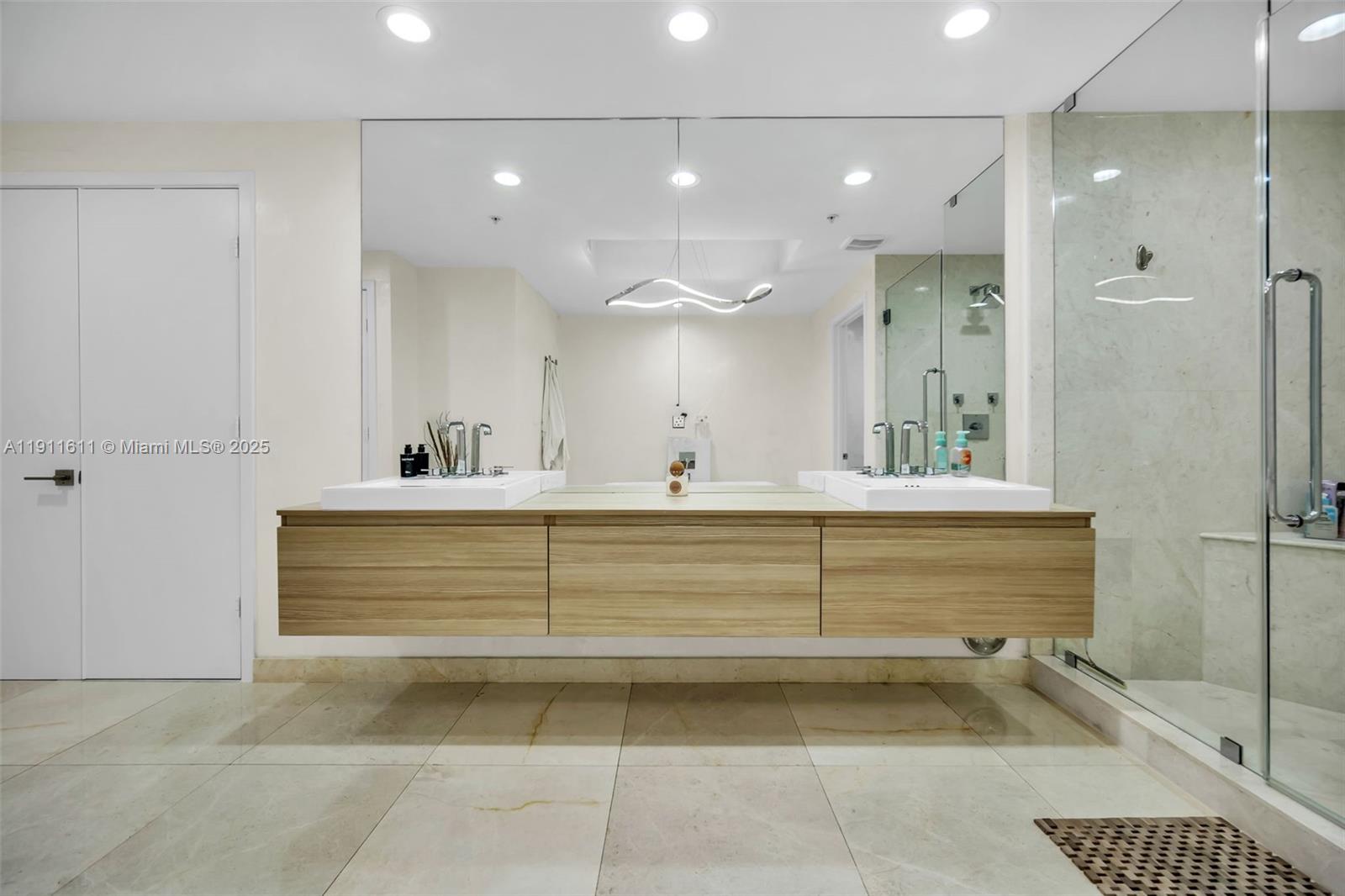 Photo of 17301 Biscayne Blvd #910, North Miami Beach, Florida, 33160 -