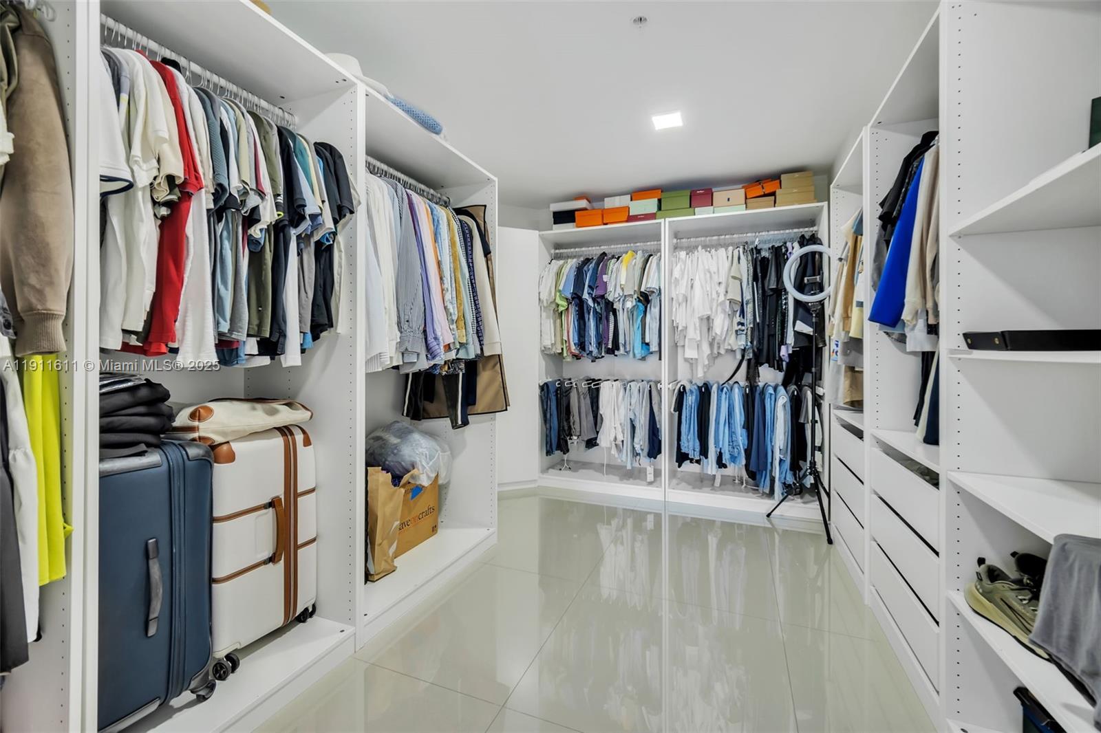 Photo of 17301 Biscayne Blvd #910, North Miami Beach, Florida, 33160 -