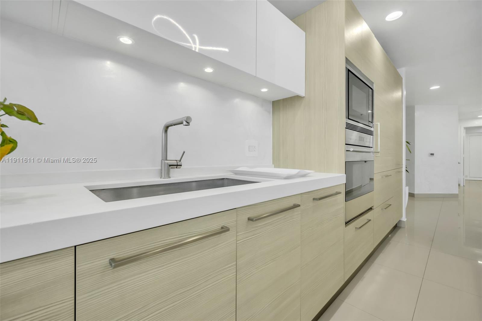 Photo of 17301 Biscayne Blvd #910, North Miami Beach, Florida, 33160 -