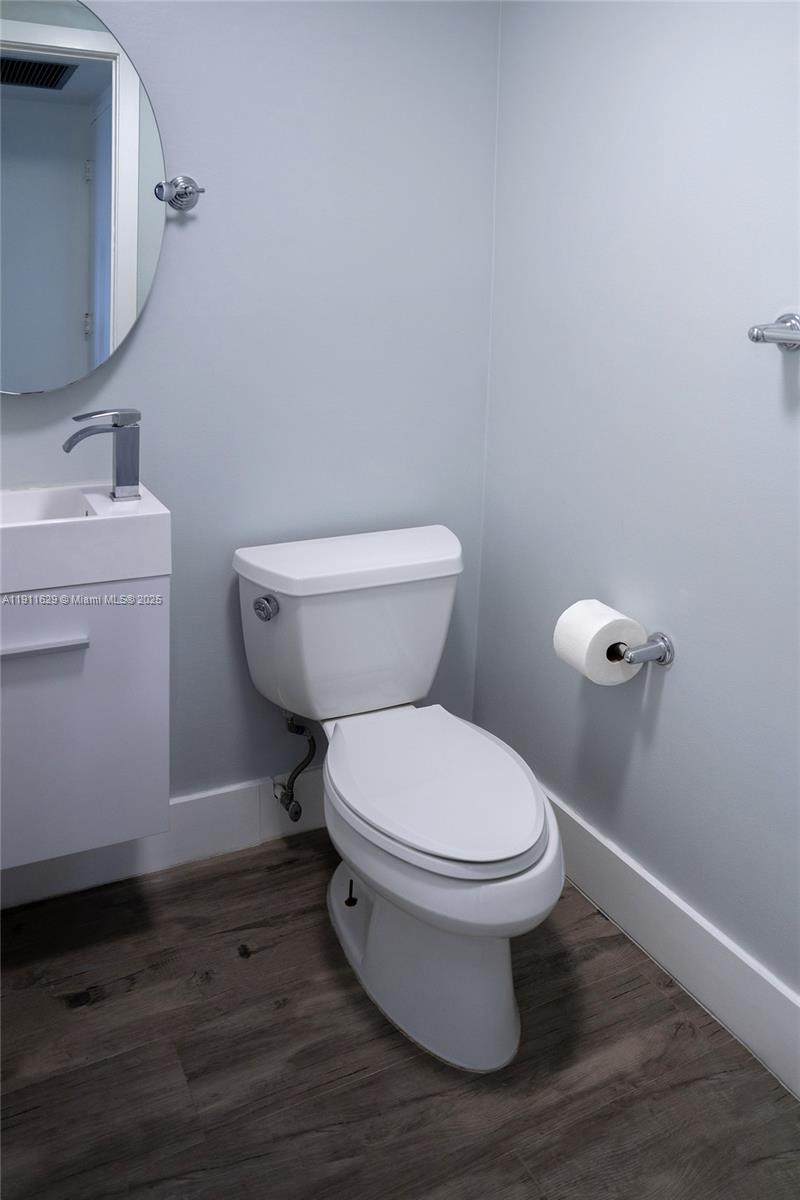 Photo of 1600 Ocean Dr  #17D, Hollywood, Florida, 33019 - 