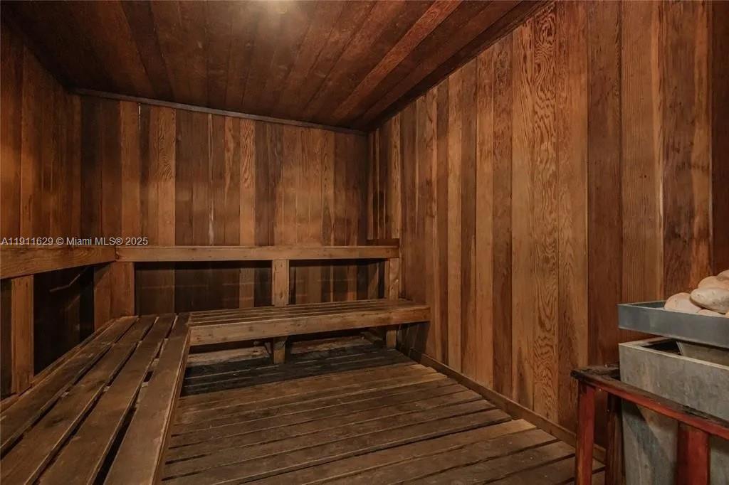 Photo of 1600 Ocean Dr  #17D, Hollywood, Florida, 33019 - 