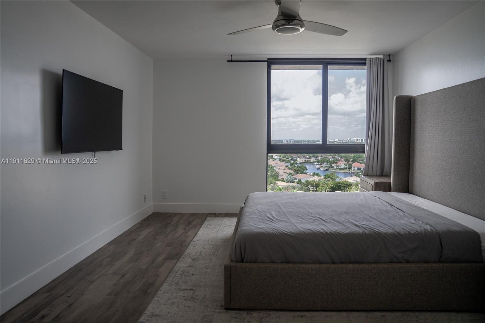 Photo of 1600 Ocean Dr  #17D, Hollywood, Florida, 33019 - 