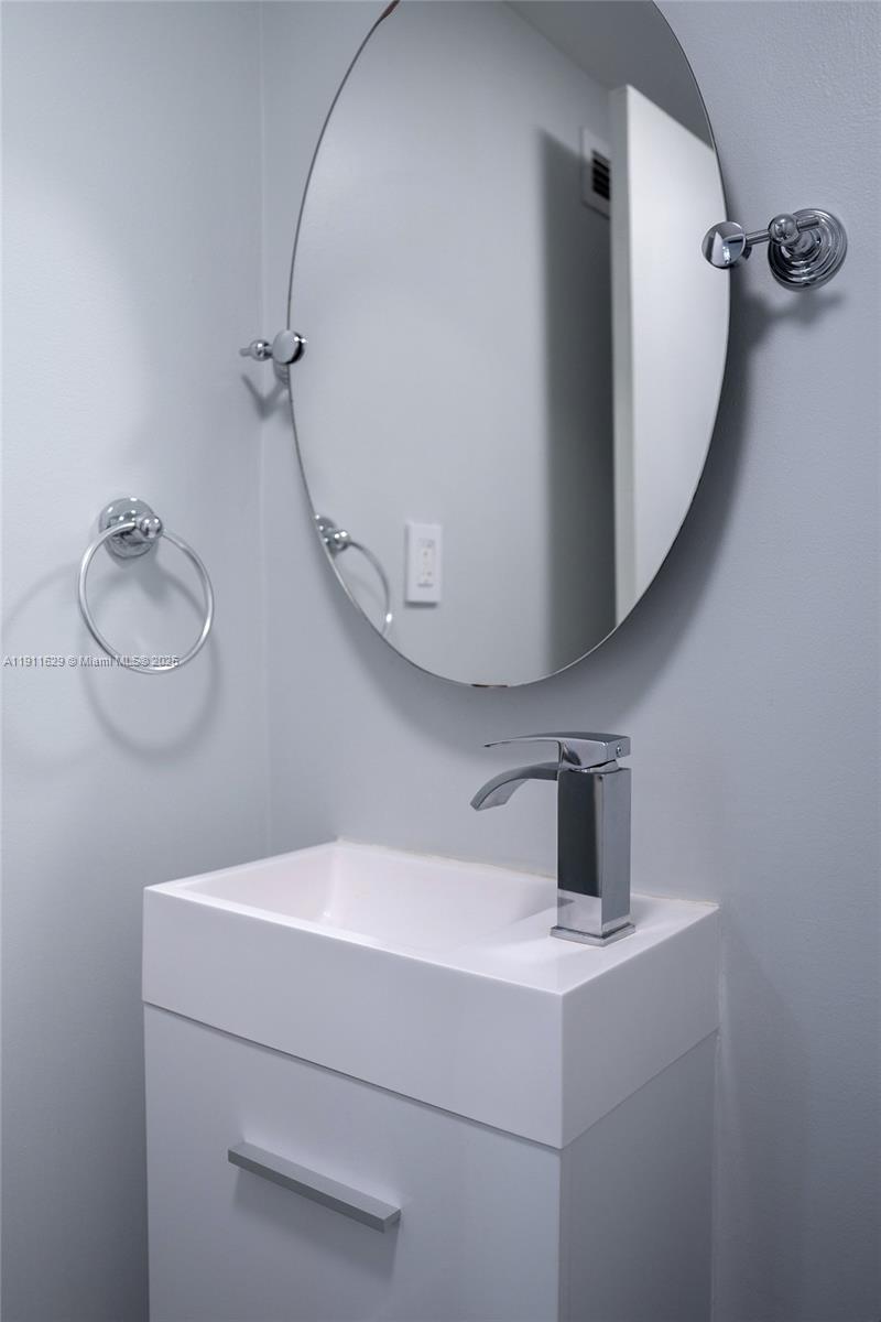 Photo of 1600 Ocean Dr  #17D, Hollywood, Florida, 33019 - 