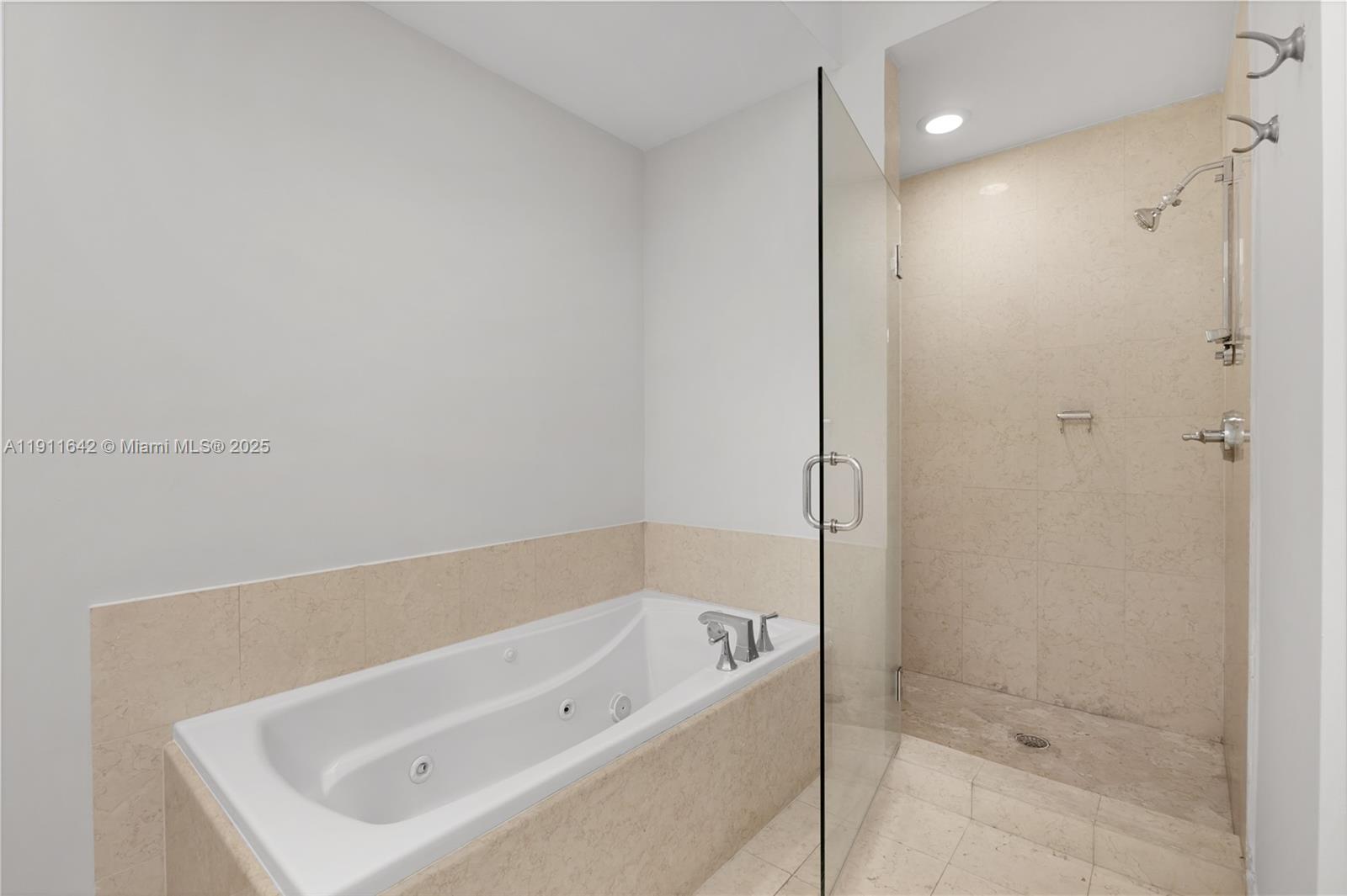 Photo of 19900 Country Club Dr  #PH18, Aventura, Florida, 33180 - 