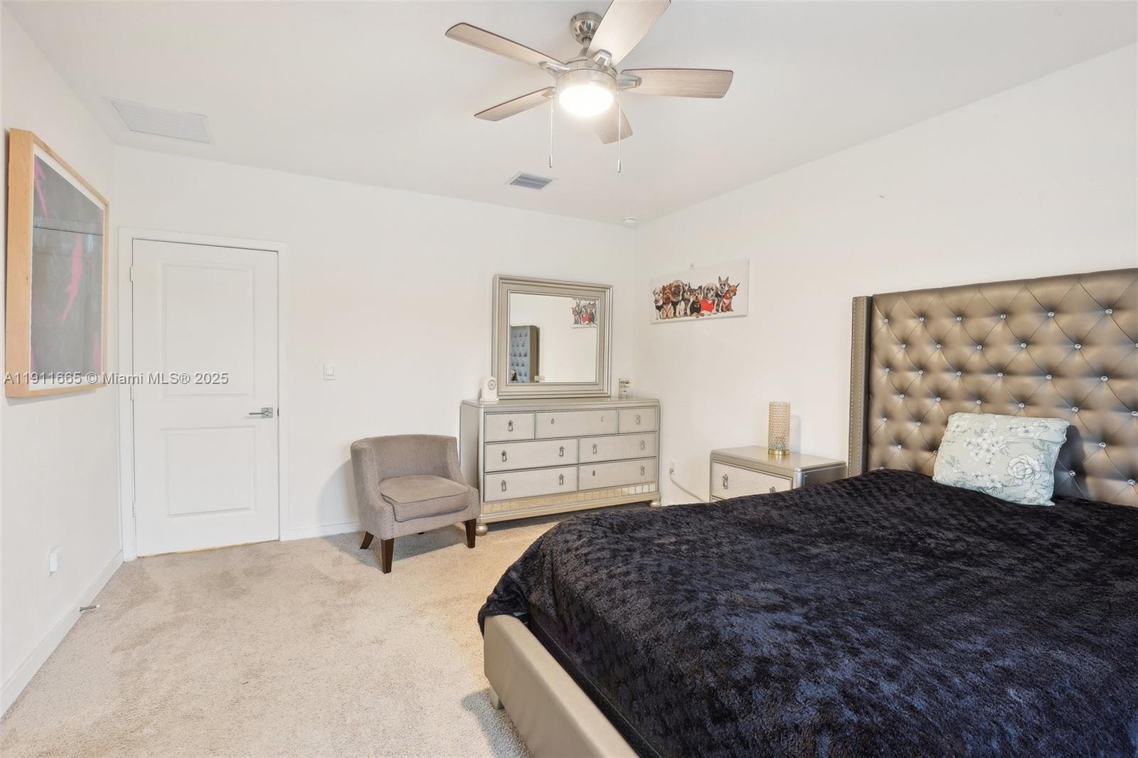 754 3 / 3 1712 sq. ft. $ 2025-11-10 0 Photo
