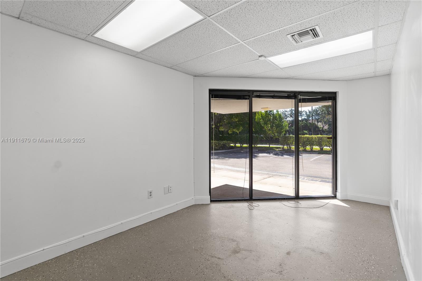 Ver detalles 1C / sq. ft. $ 2025-11-10 0 foto