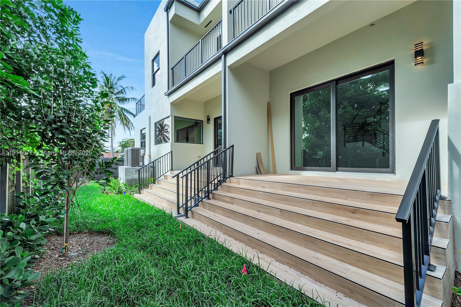   /  5472 sq. ft. $ 2025-11-10 0 foto