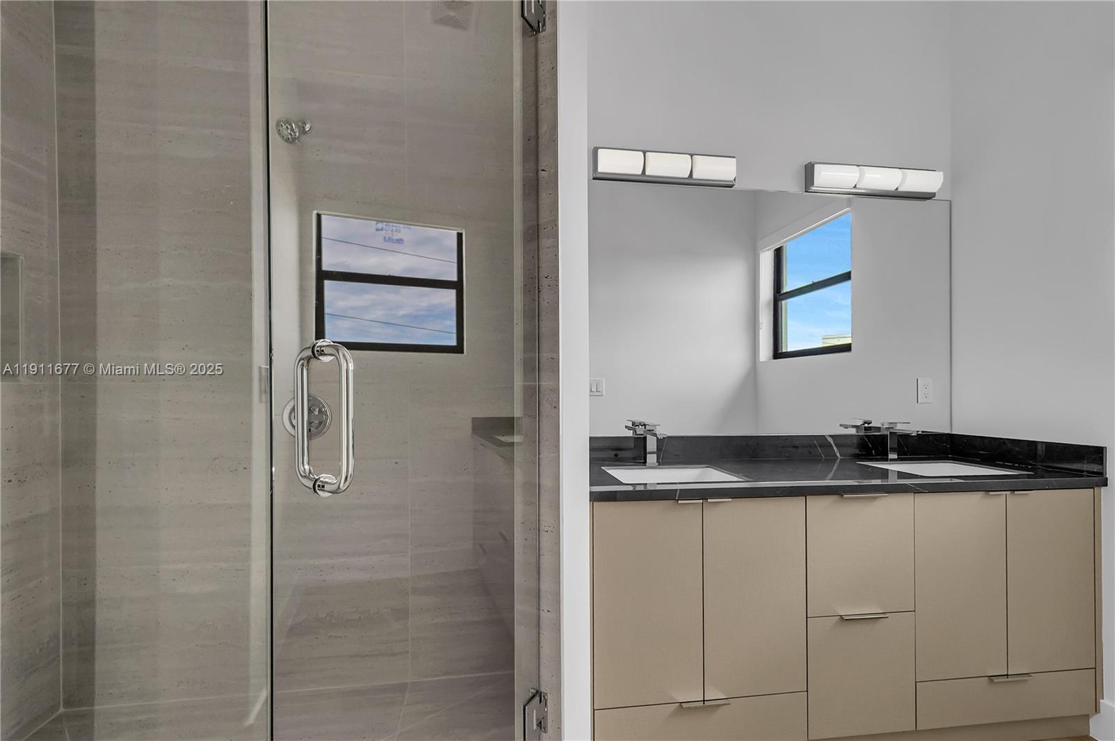   /  5472 sq. ft. $ 2025-11-10 0 foto