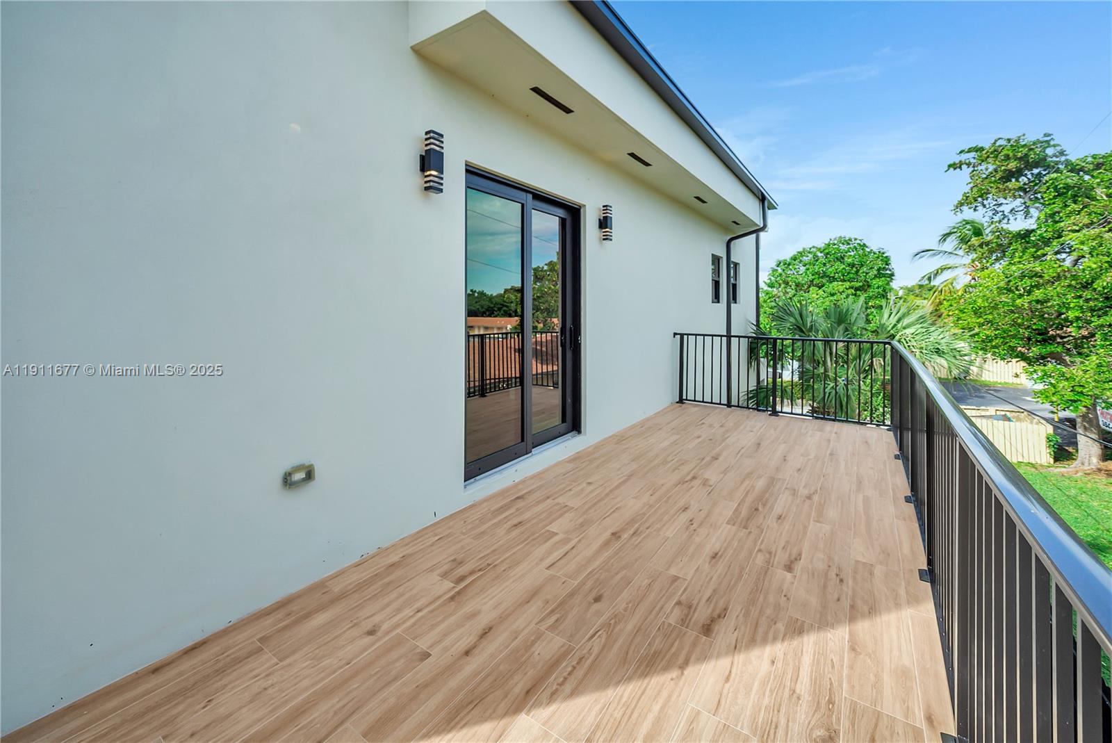   /  5472 sq. ft. $ 2025-11-10 0 foto