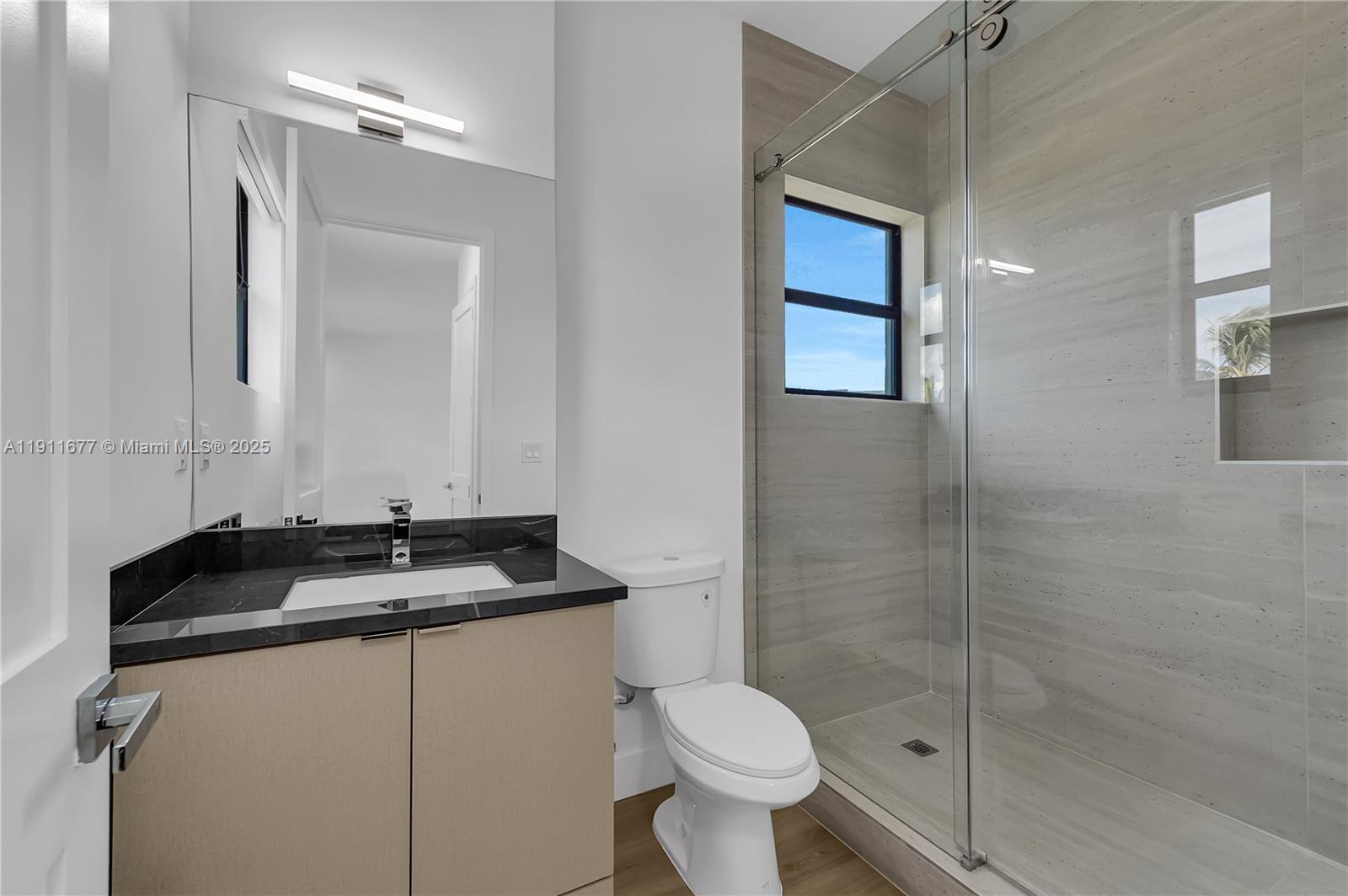   /  5472 sq. ft. $ 2025-11-10 0 foto