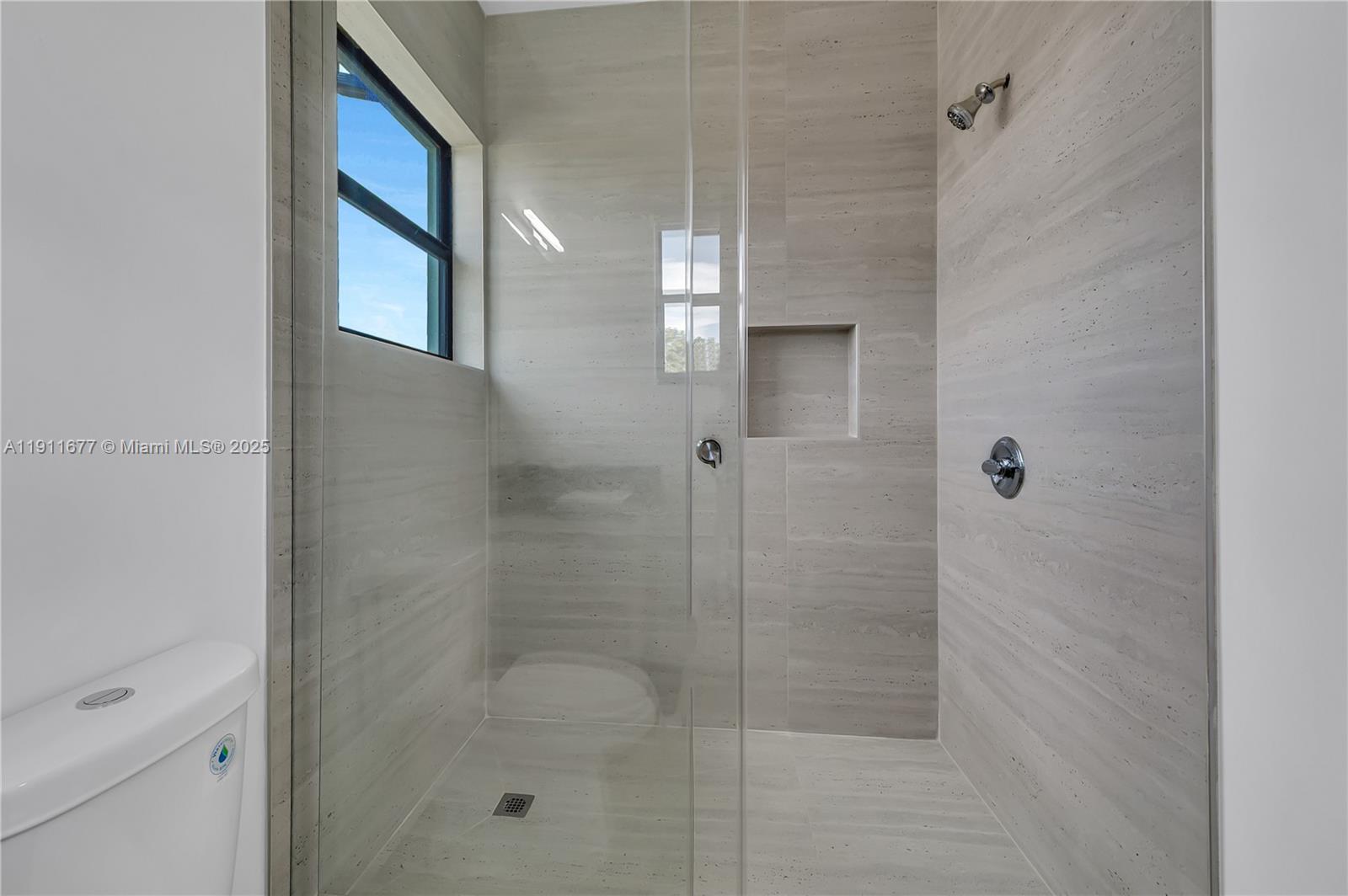   /  5472 sq. ft. $ 2025-11-10 0 foto