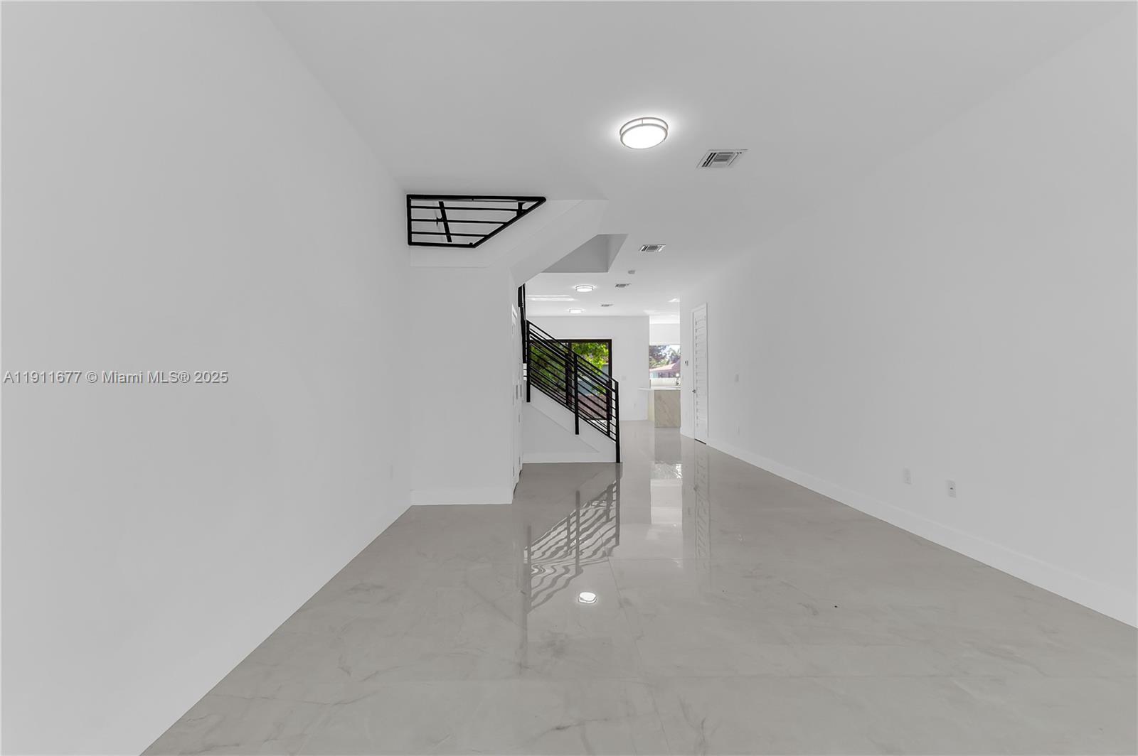   /  5472 sq. ft. $ 2025-11-10 0 foto