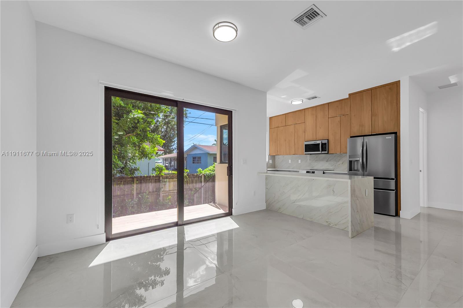   /  5472 sq. ft. $ 2025-11-10 0 foto