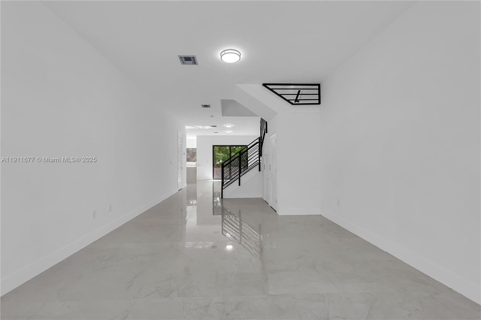   /  5472 sq. ft. $ 2025-11-10 0 foto