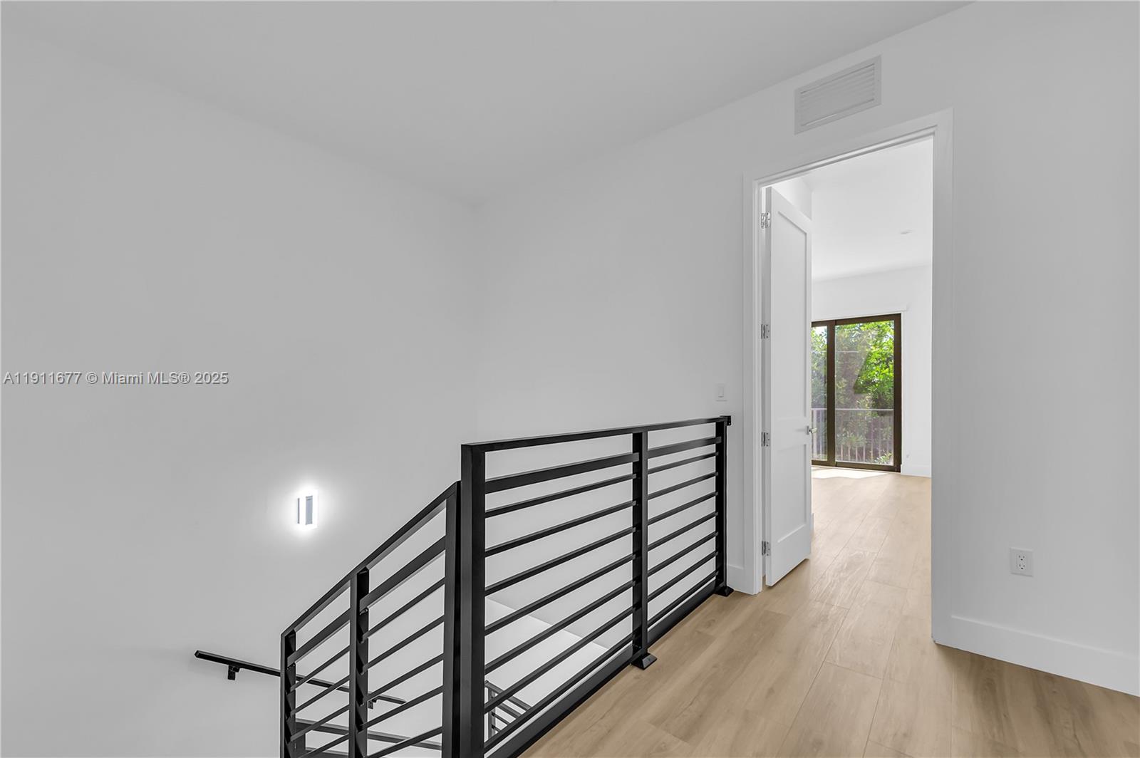   /  5472 sq. ft. $ 2025-11-10 0 foto