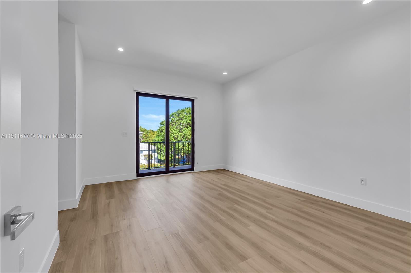   /  5472 sq. ft. $ 2025-11-10 0 foto