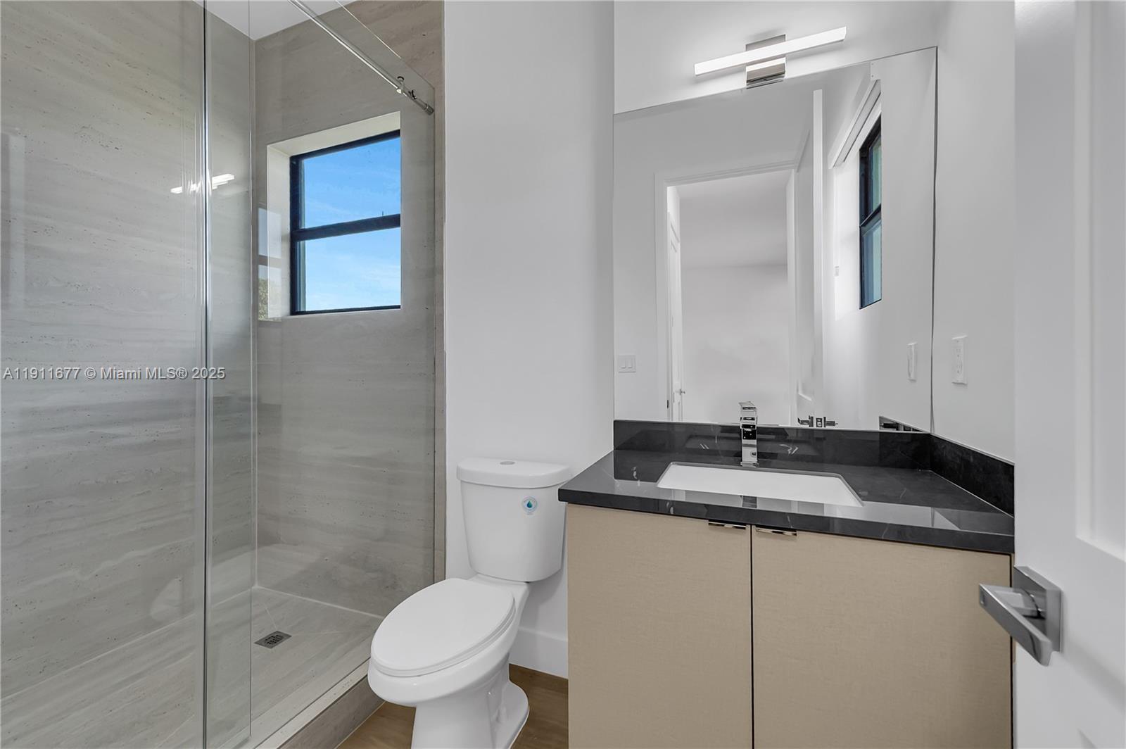   /  5472 sq. ft. $ 2025-11-10 0 foto