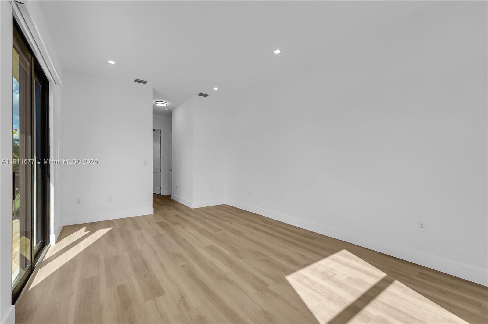   /  5472 sq. ft. $ 2025-11-10 0 foto