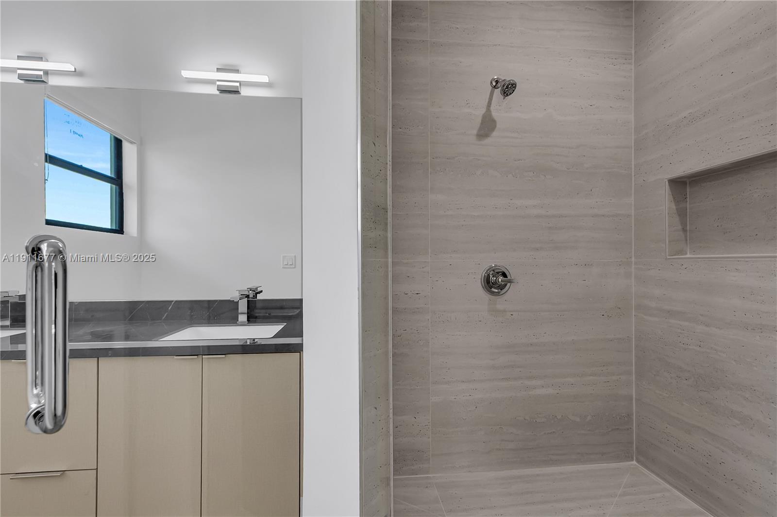   /  5472 sq. ft. $ 2025-11-10 0 foto