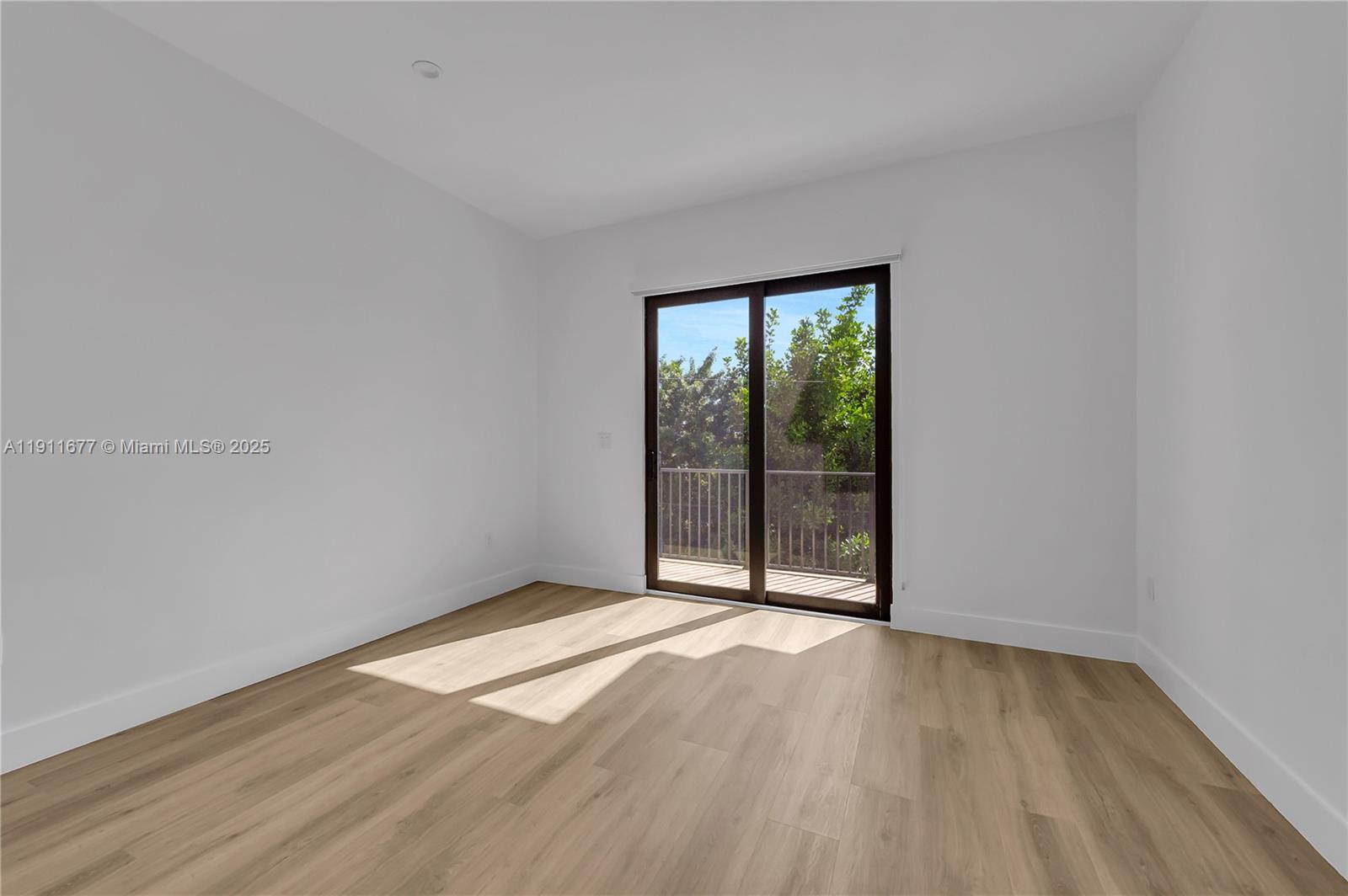   /  5472 sq. ft. $ 2025-11-10 0 foto