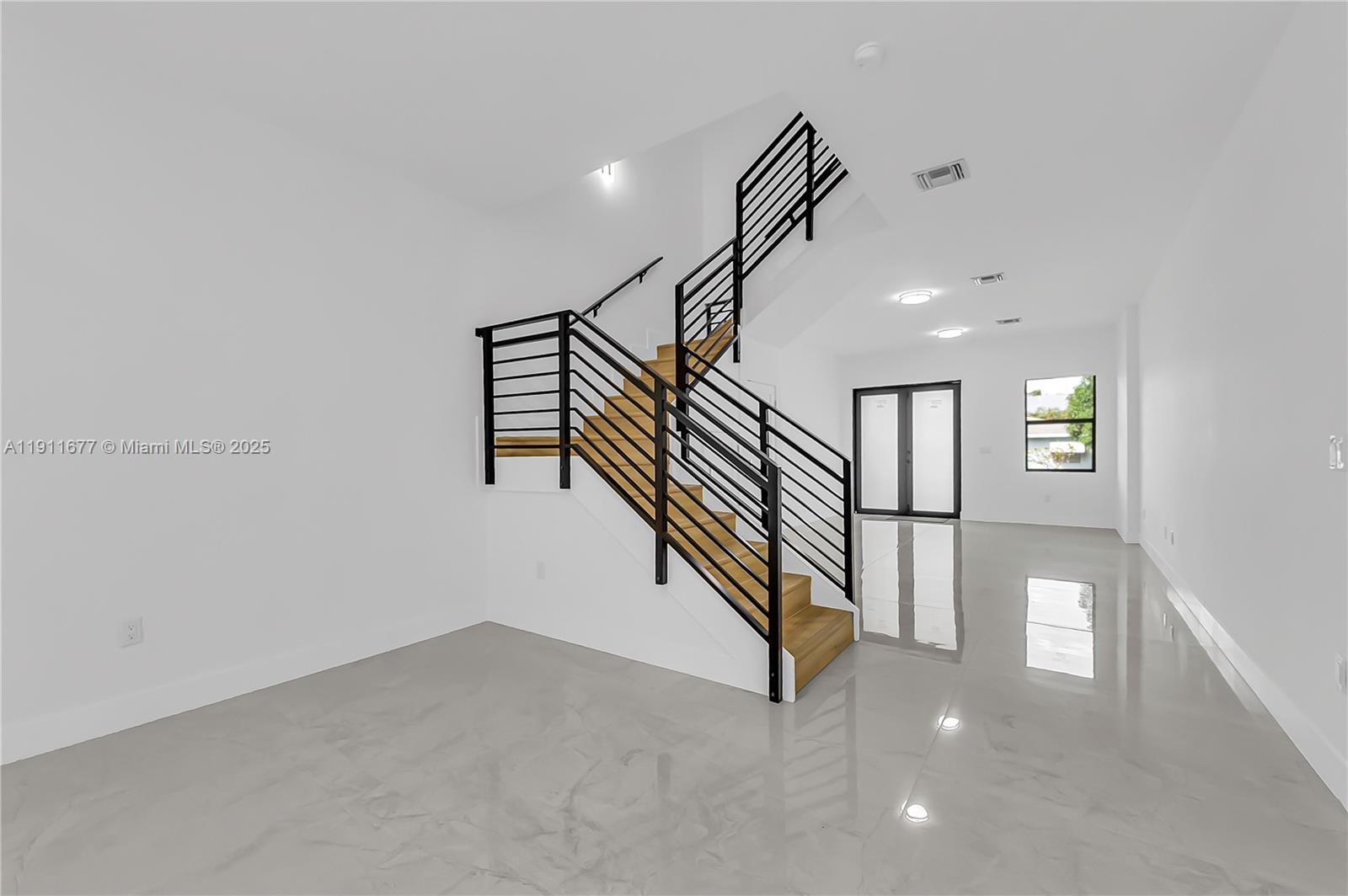   /  5472 sq. ft. $ 2025-11-10 0 foto