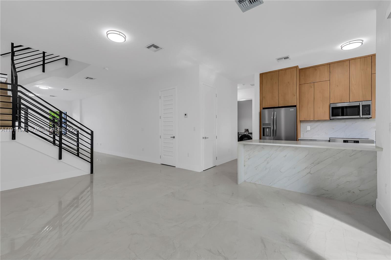   /  5472 sq. ft. $ 2025-11-10 0 foto