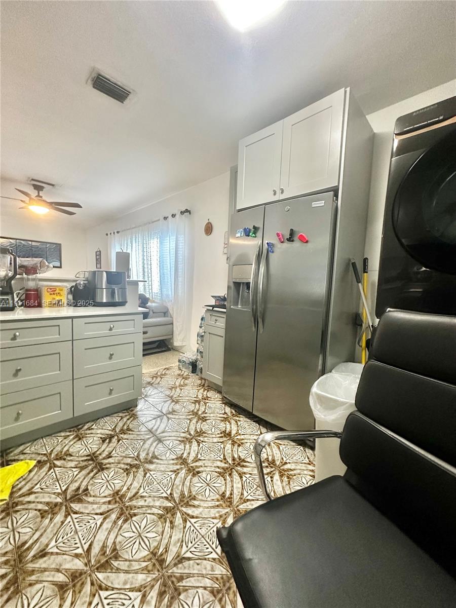   /  1645 кв.футов $ 2025-12-17 0 Фото