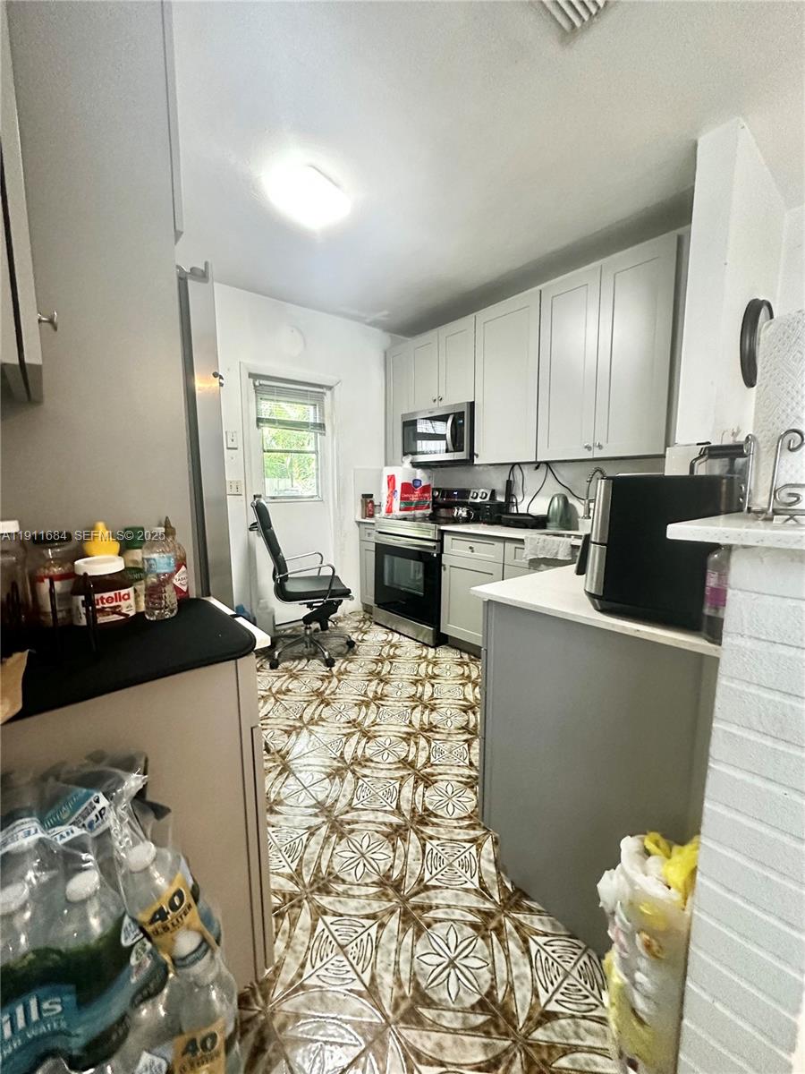   /  1645 кв.футов $ 2025-12-17 0 Фото