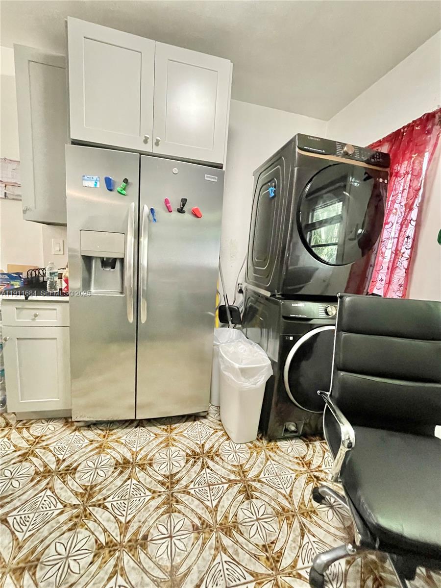   /  1645 кв.футов $ 2025-12-17 0 Фото