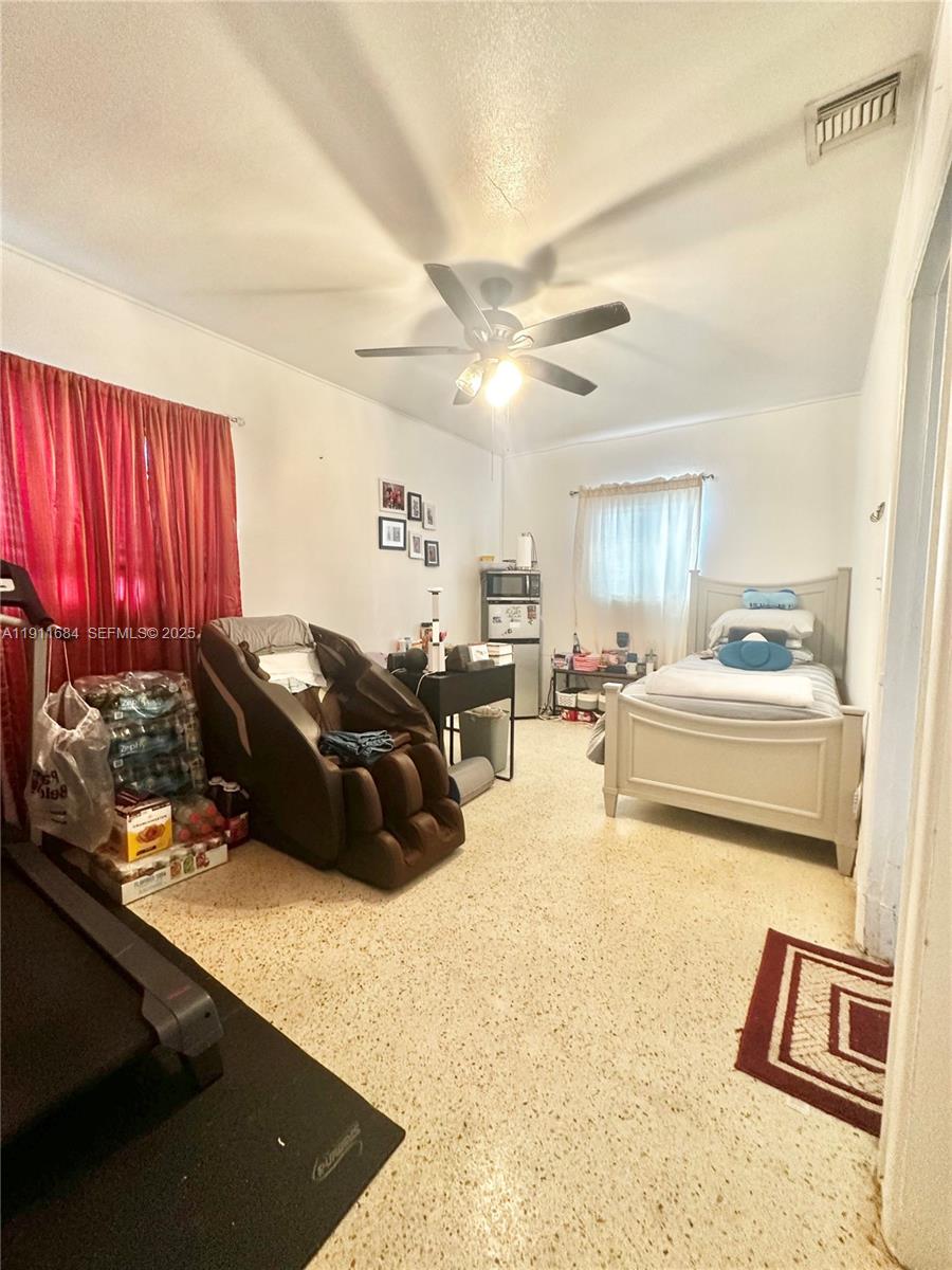   /  1645 кв.футов $ 2025-12-17 0 Фото