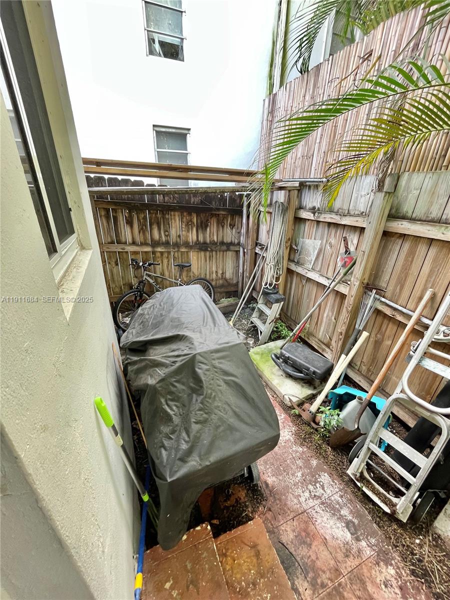   /  1645 кв.футов $ 2025-12-17 0 Фото