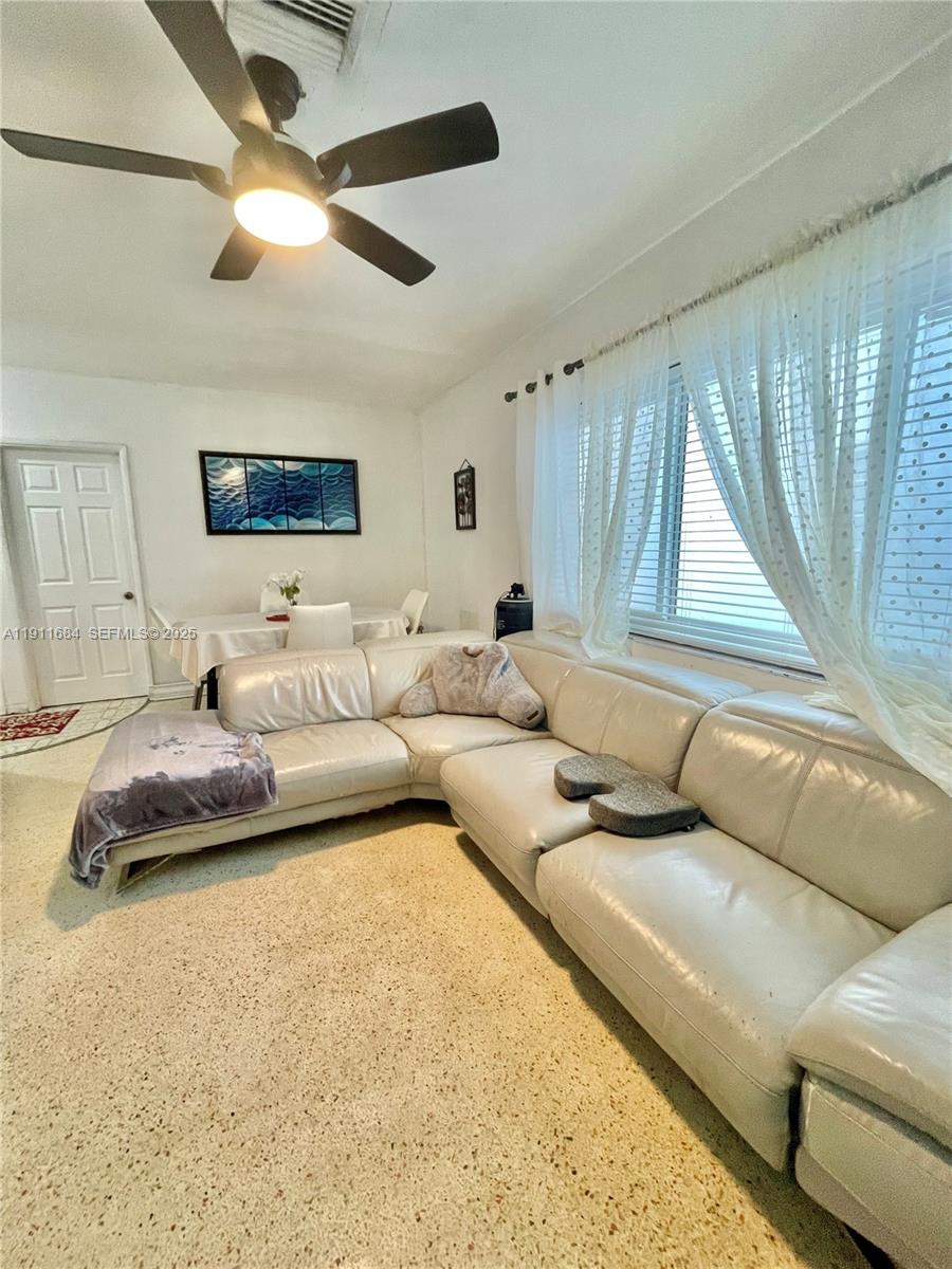   /  1645 кв.футов $ 2025-12-17 0 Фото