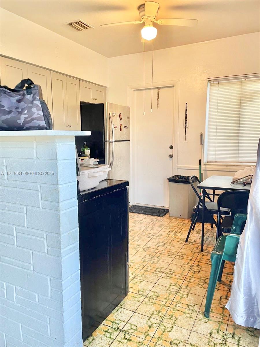   /  1645 кв.футов $ 2025-12-17 0 Фото