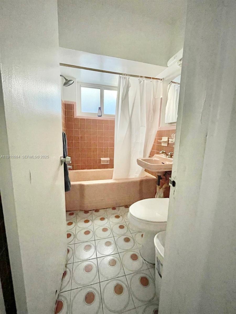   /  1645 кв.футов $ 2025-12-17 0 Фото