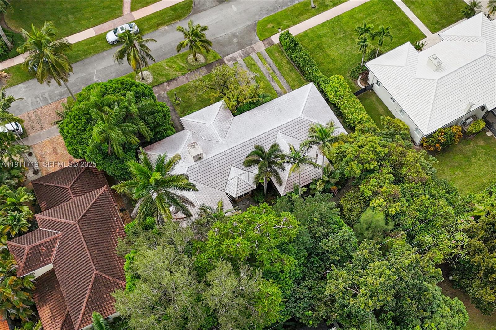   /   кв.футов $ 2025-11-10 0 Фото