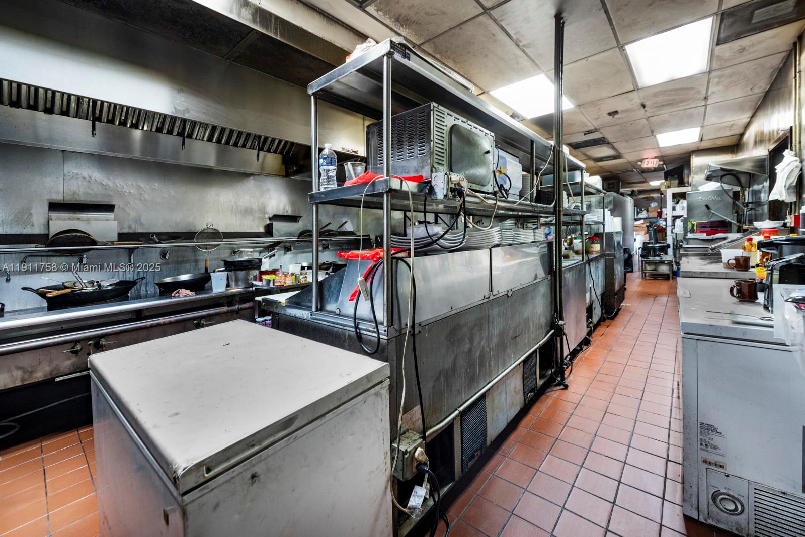   /   sq. ft. $ 2025-11-10 0 foto