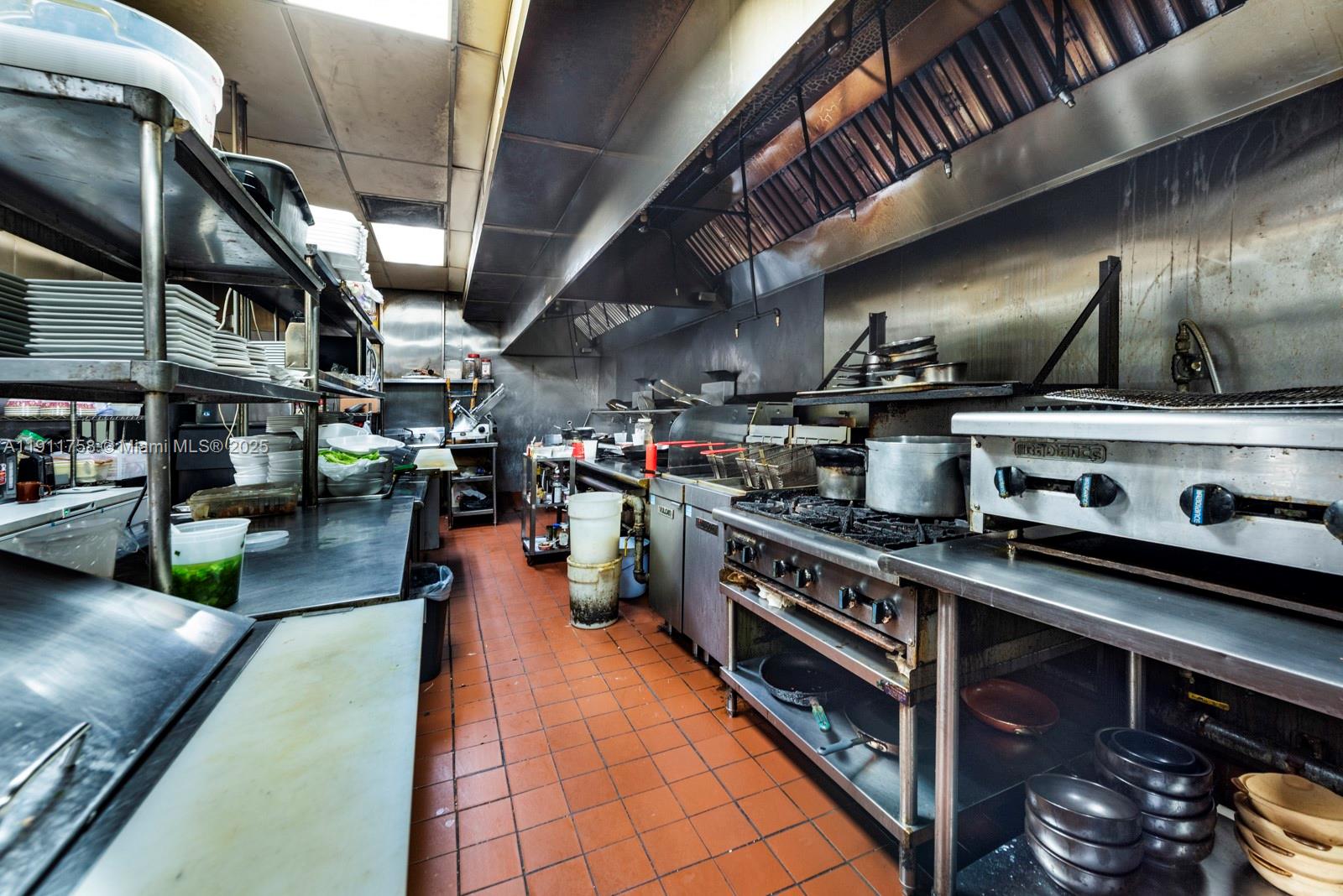   /   sq. ft. $ 2025-11-10 0 foto