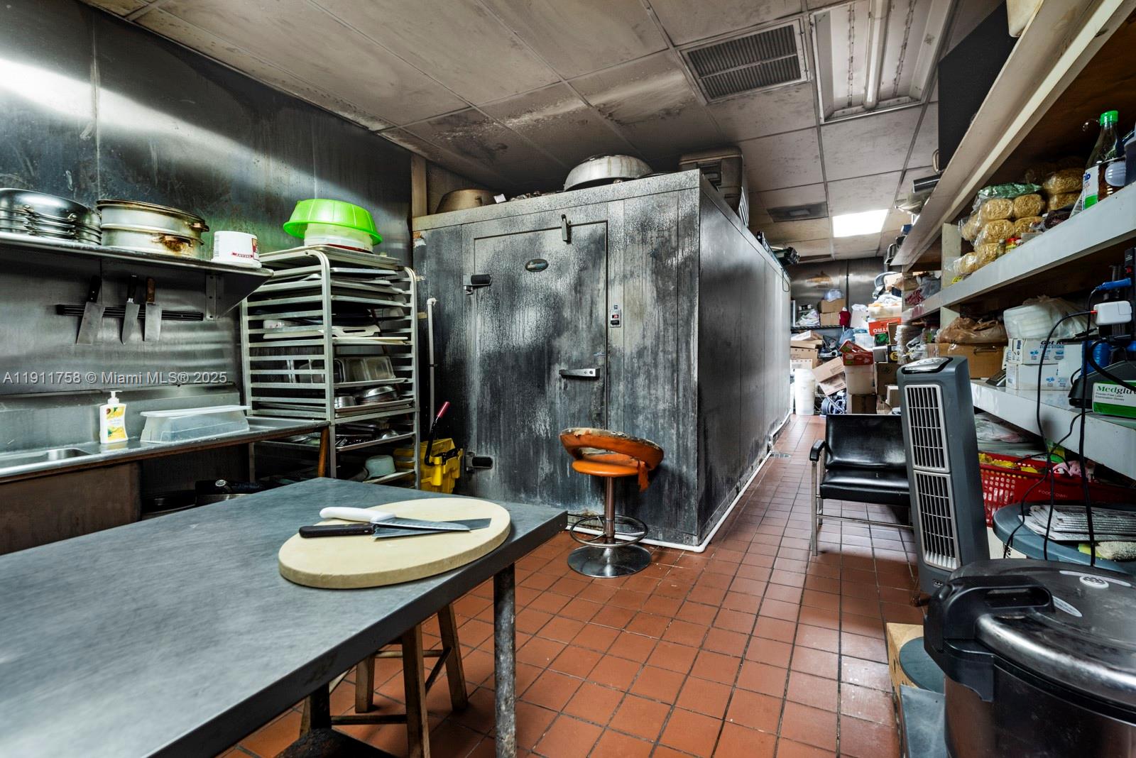   /   sq. ft. $ 2025-11-10 0 foto