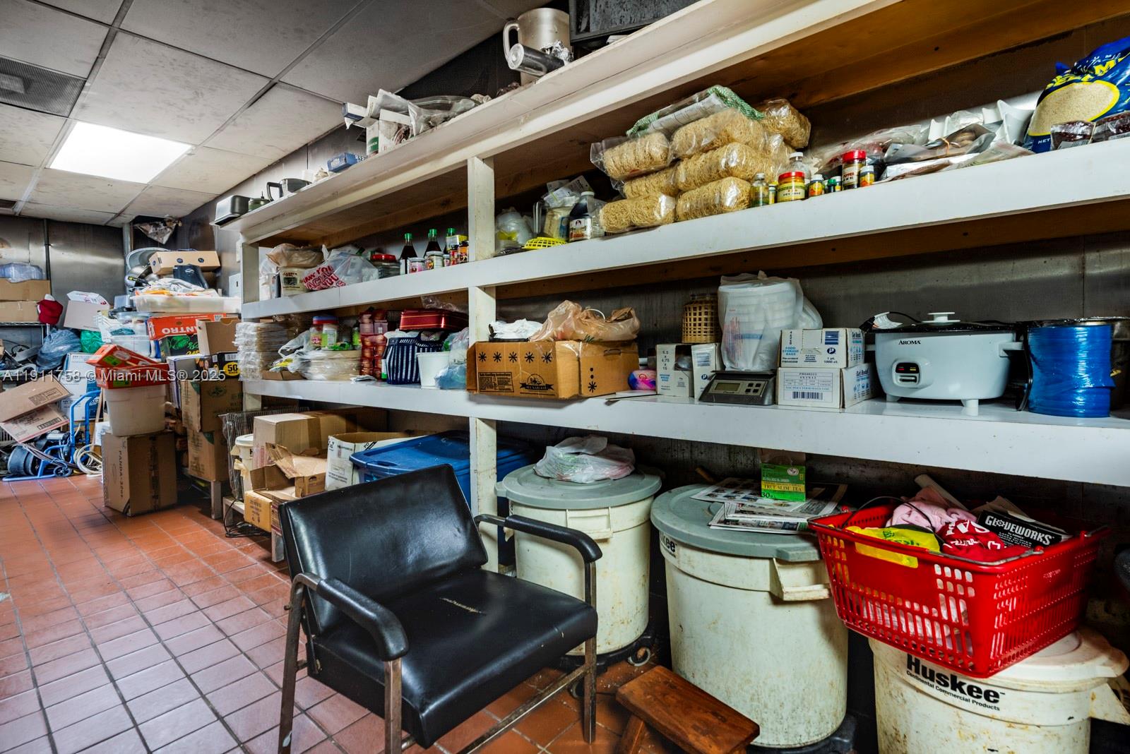   /   sq. ft. $ 2025-11-10 0 foto