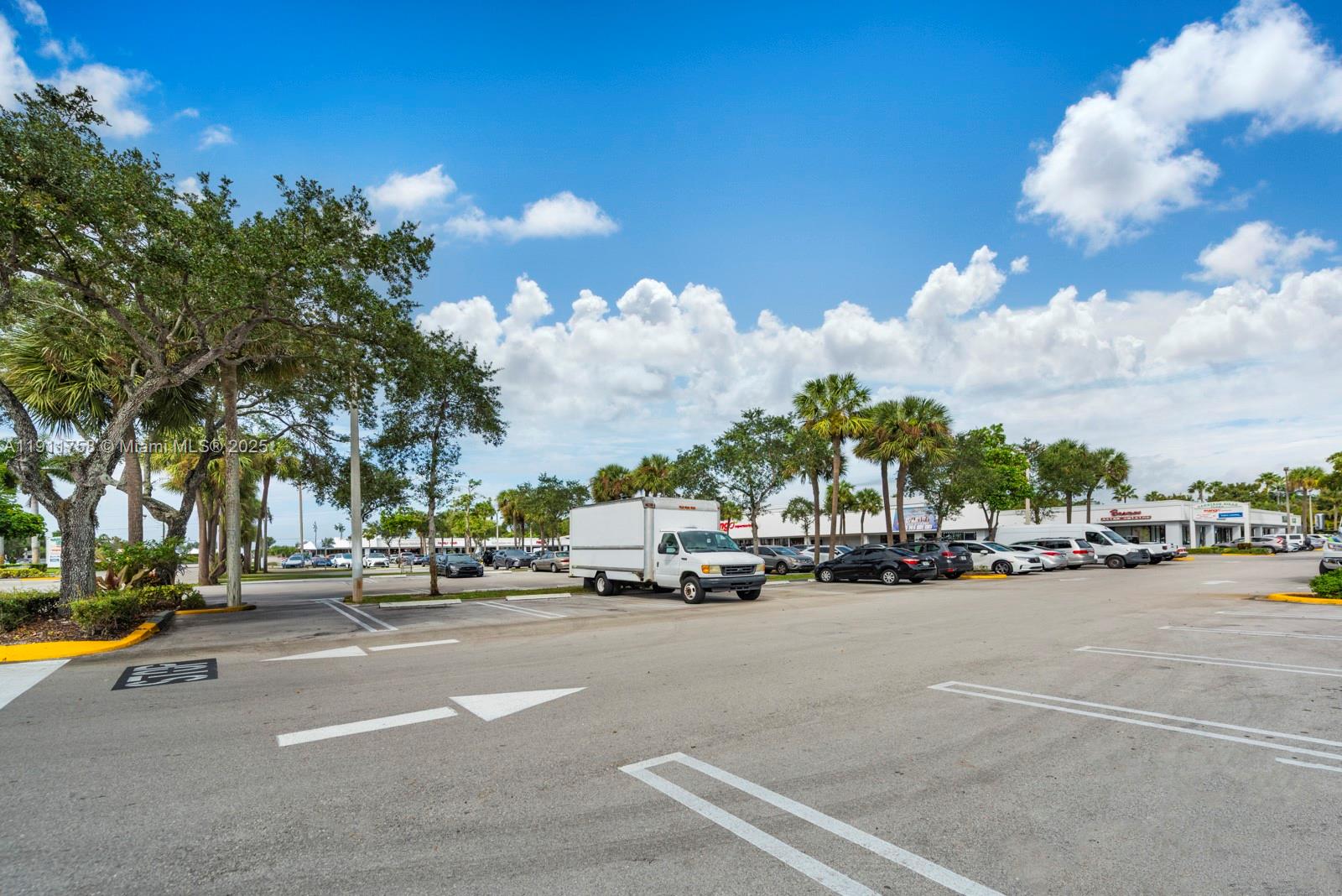   /   sq. ft. $ 2025-11-10 0 foto