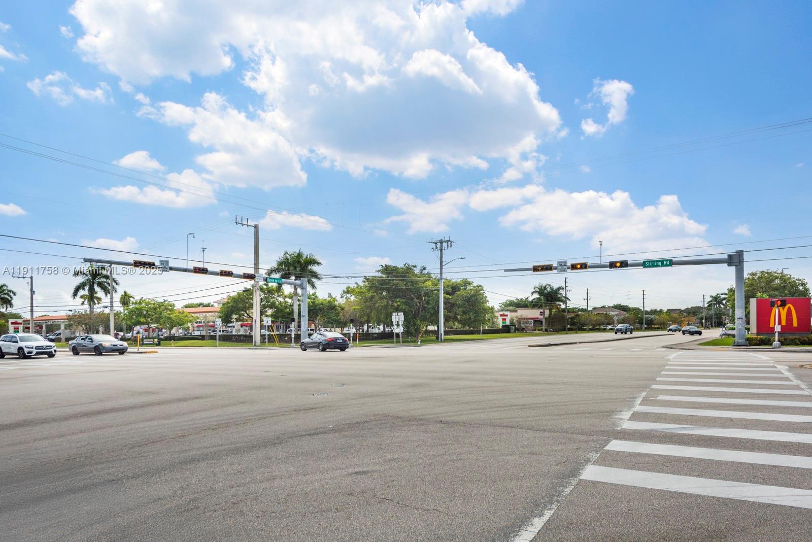   /   sq. ft. $ 2025-11-10 0 foto