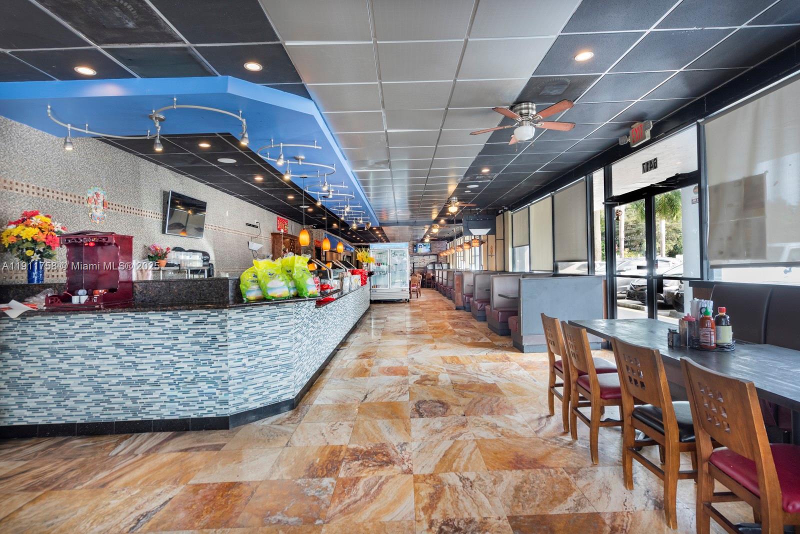   /   sq. ft. $ 2025-11-10 0 foto