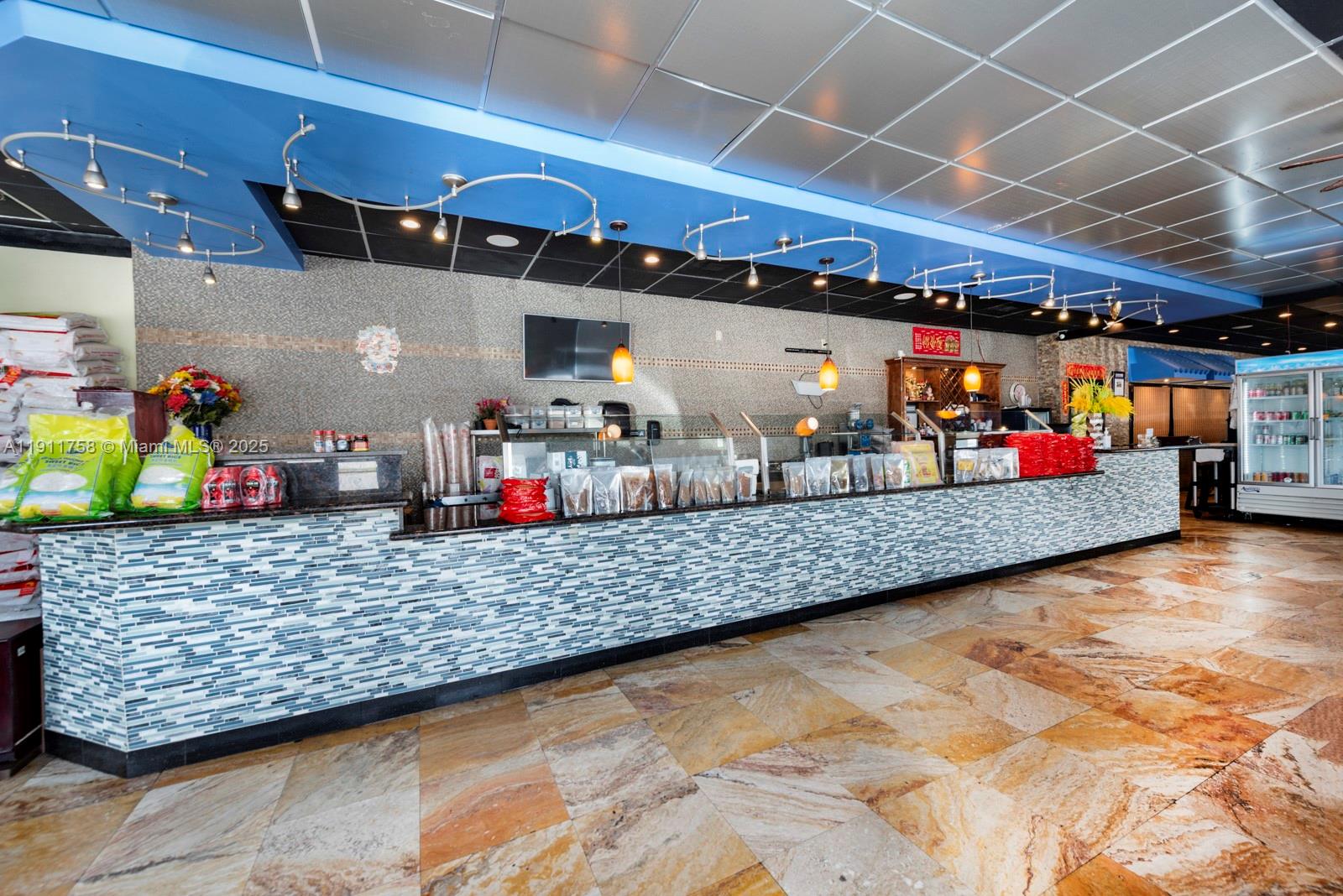   /   sq. ft. $ 2025-11-10 0 foto