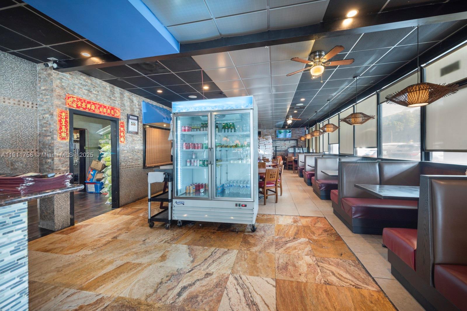   /   sq. ft. $ 2025-11-10 0 foto