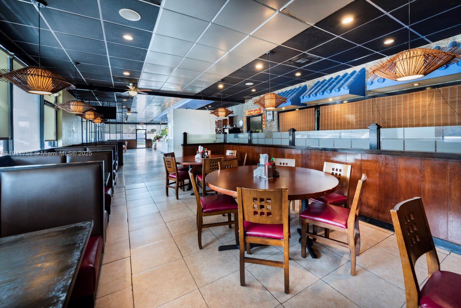   /   sq. ft. $ 2025-11-10 0 foto