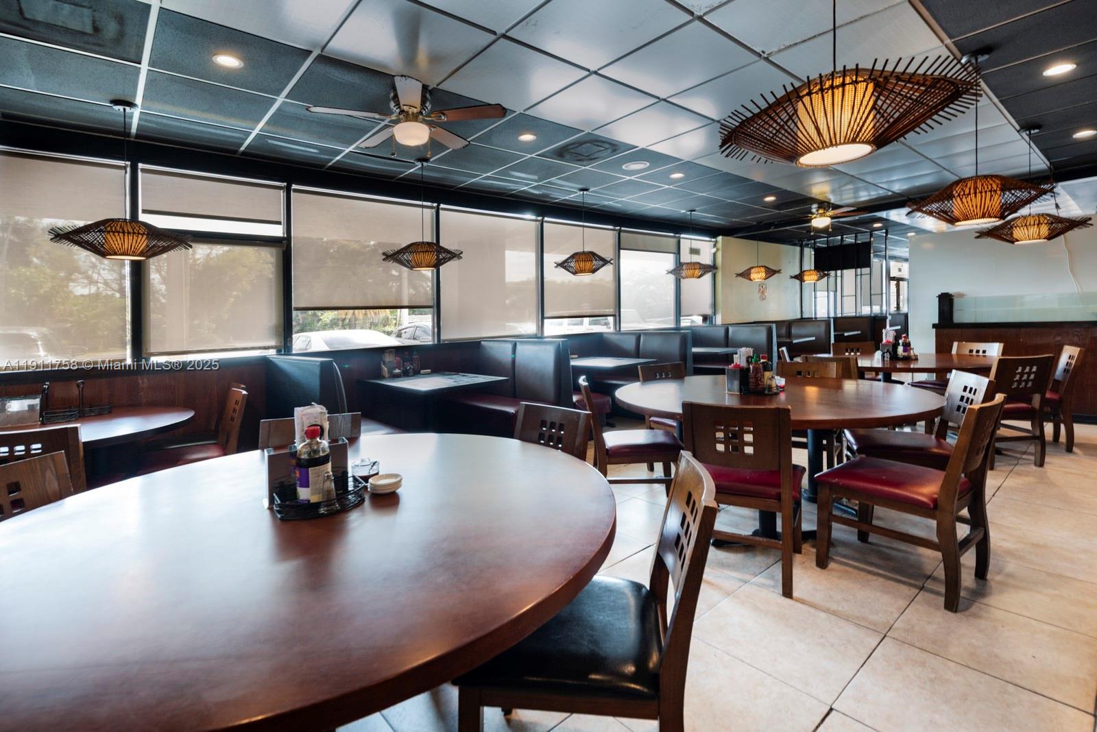   /   sq. ft. $ 2025-11-10 0 foto